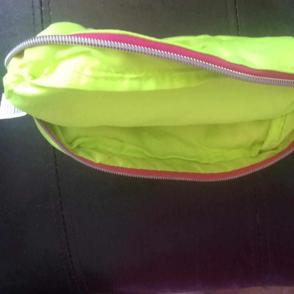 O m g makeup purse